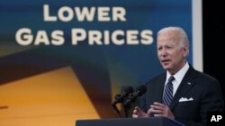 Predsednik SAD Džo Bajden govori o cenama goriva u Beloj kući (Foto: AP)