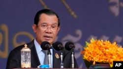 រូបឯកសារ៖ នាយករដ្ឋមន្ត្រីកម្ពុជាលោក ហ៊ុន សែន ថ្លែងក្នុងពិធីគម្រប់ខួប ៧១ ឆ្នាំនៃការបង្កើតគណបក្សប្រជាជនកម្ពុជា នៅរាជធានីភ្នំពេញ កាលពីថ្ងៃទី ២៨ ខែមិថុនា ឆ្នាំ ២០២២។