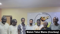 Wasu daga cikin mutanen da 'Yan Bindiga suka saki tare da Mallam Tukur da danginsu