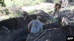 Ukrainian servicemen dig a trench in the outskirts of Lysychansk, June 21, 2022. Ukraine said Russian shelling had caused "catastrophic destruction" in the eastern industrial city.