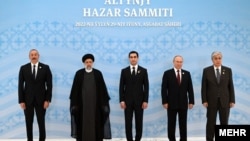 رهبران و روسای جمهوری پنج کشور ایران، روسیه، جمهوری آذربایجان، ایران، قزاقستان و ترکمنستان در نشست عشق آباد