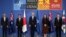 29일 스페인 마드리드에서 열린 나토 정상회의에 참석한 아시아 국가 정상들이 기념촬영을 했다. 오른쪽부터 윤석열 한국 대통령, 저신다 아던 뉴질랜드 총리, 옌스 스톨텐베르그 나토 사무총장, 기시다 후미오 일본 총리, 앤서니 앨버니지 호주 총리.