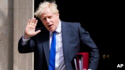 British Prime Minister Boris Johnson gestures as he leaves 10 Downing Street in London, on July 6, 2022. British media reported Thursday that Prime Minister Boris Johnson plans to resign. 