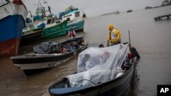 People leave the port by boat to return their communities amid the arrival of Tropical Storm Bonnie in Bluefields, Nicaragua, July 1, 2022. 