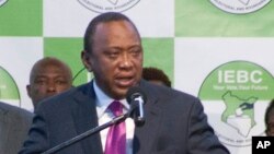 Le président Uhuru Kenyatta fait un discours après l’annonce de sa victoire à la présidentielle à Bomas, Nairobi, Kenya, 11 août 2017.