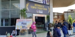 Suasana di bagian depan gedung Kampus Institut Teknologi dan Bisnis ASIA, Malang