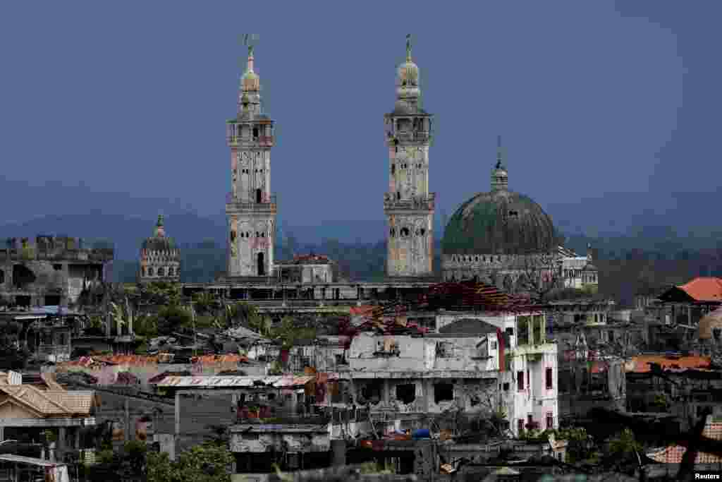 សំណង់​ចាស់​ៗត្រូវ​បាន​គេថត​នៅ​ក្នុង​ទីក្រុង​ដែល​រងគ្រោះ​ដោយសារ​សង្រ្គាម Marawi ខេត្ត Lanao del Sur ប្រទេស​ហ្វីលីពីន​។ តំបន់​នេះ​ត្រូវ​បាន​គេ​បោះ​បង់ចោល​២ឆ្នាំ​តាំង​ពី​ក្រុម​យោធាដែល​គាំទ្រ​​រដ្ឋឥស្លាមបាន​ចាប់​ផ្តើម​វាយប្រហារ​កាលពី​ថ្ងៃទី​២៣ ខែឧសភា​ ឆ្នាំ២០១៧។ ទីក្រុង​ Marawi ធ្លាប់​ជា​ទីក្រុង​ដ៏ស្រស់​ស្អាត​មួយ​របស់​ហ្វីលីពីន។ &nbsp;