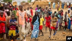 Warga Nigeria yang mengungsi akibat kekerasan (foto: dok). 