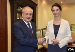 Helena Fraser, UN Resident Coordinator in Uzbekistan, with Foreign Minister Abdulaziz Komilov, July 2017