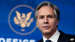 Највисокиот американски дипломат прво ќе присуствува на конференцијата за сајбер безбедност.