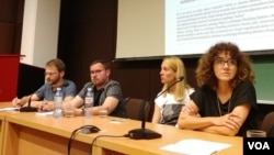 Ko je lud - pojedinac ili društvo, bila je tema na koju su ukrstili stavove učesnici najnovije tribine "Nije filozofski ćutati" na Filozofskom fakultetu.