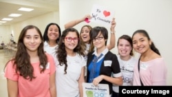 Participants of Ciencia Puerto Rico's seeds of success program pose for a photograph with professional scientists an engineer. (CienciaPR)