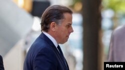 ჰანტერ ბაიდენი, პრეზიდენტ ჯო ბაიდენის შვილი სასამართლო პროცესზე შედის. უილმინგტონი, აშშ. 26 ივლისი, 2023 წ.