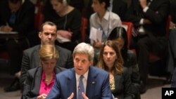 លោក John Kerry រដ្ឋ​មន្រ្តី​ការបរទេស​របស់​អាមេរិក​ចូលរួម​ក្នុង​ប្រជុំ​ក្រុម​ប្រឹក្សា​សន្តិសុខ​អង្គការ​សហប្រជាជាតិ​ កាលពី​ថ្ងៃទី៣០ ខែកញ្ញា ឆ្នាំ២០១៥ នៅ​ទីស្នាក់ការ​កណ្តាល​របស់​អង្គការ​នេះ។ 