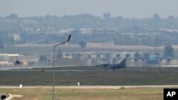 Pesawat tempur Turki di pangkalan angkatan udara Incirlik di Adana, selatan Turki, 13 Agustus 2015 (Foto: dok). 