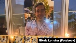 Porodica, prijatelji i lokalna zajednica odaju poštu Milanu Lončaru, koji je ubijen za vreme pokušaja pljačke u sredu, 13. januara 2020. 