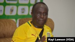 François Koto, à Lomé, Togo, le 3 décembre 2016. (VOA/Kayi Lawson)