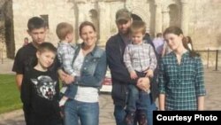 克莱恩夫妇和5个孩子(Aaron & Melissa Klein)