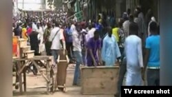 아프리카 나이지리아 북동부 마이두구리 시의 한 시장에서 25일 연쇄 자살폭탄 테러가 발생했다.