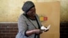 Le Zimbabwe vote dans le calme, son président déterminé à se maintenir