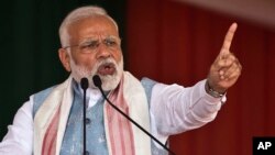 PM India Narendra Modi berpidato dalam kampanye di Changchari, pinggiran Gauhati, India (foto: dok). 