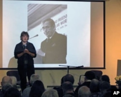 科夫顿教授介绍哈维尔作品