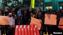 Supporters of Maldives presidential candidate Mohamed Nasheed shout slogans during a protest in Male, after the presidential run-off election was called off, Sept. 27, 2013. 