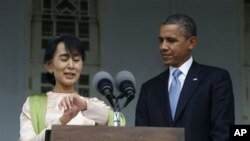 သမ္မတ အိုဘားမား မြန်မာပြည်ခရီးစဉ်အတွင်း ဒေါ်အောင်ဆန်းစုကြည်နဲ့ တွေ့ဆုံစဉ်၊ နိုဝင်ဘာ ၁၉၊ ၂၀၁၂