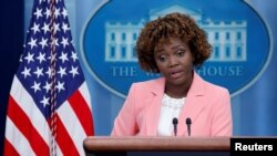 카린 장피에르 백악관 대변인이 브리핑하고 있다. (자료사진)