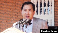 Cambodian People’s Party spokesman Suos Yara speaks at a public event in 2015. (Photo: Agence Kampuchea Presse) 