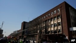 Jengo lililotekezwa na mto katikati ya mji wa Johannesburg, Agosti 31. Picha ya AP