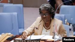 Utusan khusus AS untuk PBB Linda Thomas-Greenfield menyampaikan pendapatnya dalam sebuah rapat antara anggota Dewan Keamanan PBB di markas PBB di New York, AS, pada 16 Agustus 2021. (Fot0: Reuters/Andrew Kelly) 