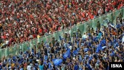 football fans in Perspolis&Esteghlal Match, تماشچیان فوتبال در مسابقه پرسپولیس و استقلال