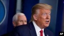 도널드 트럼프 미국 대통령이 18일 백악관에서 신종 코로나바이러스 대응 기자회견을 했다.