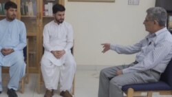 دپېښور پوهنتون زده کوونکي ډیوه سره دخبرو په مهال