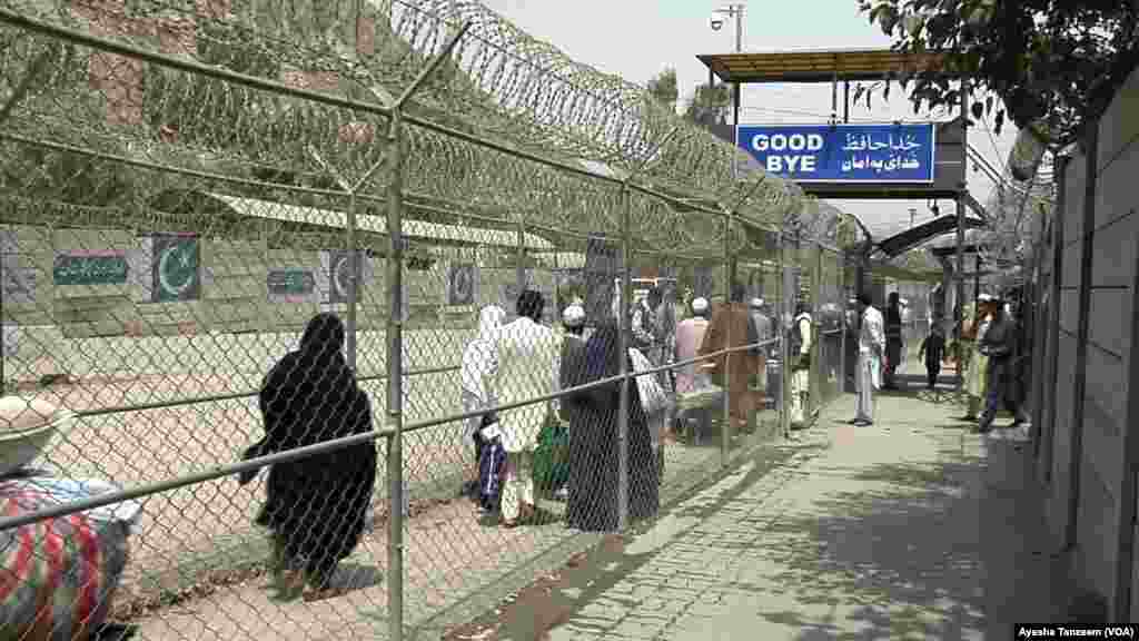 While many left from Pakistan towards Afghanistan, the traffic from the other side was down to a trickle.