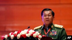 រូប​ឯកសារ៖ លោក ​Min Aung Hlaing នាយ​អគ្គ​សេនាធិការ​យោធា​មីយ៉ាន់ម៉ា ថ្លែង​ក្នុង​ពិធី​ឈប់​បាញ់​គ្នា​មួយ​នៅ​មជ្ឈមណ្ឌល​សន្និបាត​អន្តរជាតិ​មីយ៉ាន់ម៉ា ក្នុង​ទីក្រុង​ណៃពិដោ កាល​ពី​ខែ​កុម្ភៈ​ ២០១៨។