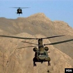 Pakistan menuduh dua helikopter NATO telah terbang melanggar wilayah udaranya.
