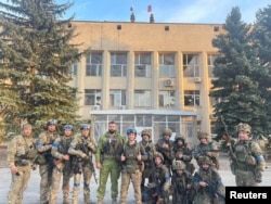 Wanajeshi wa Ukrainian wakiwa katika mji wa Lyman waliouteka.