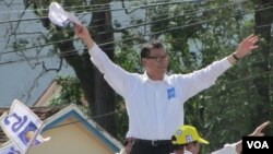 Opposition leader Sam Rainsy has submitted a request to the National Assembly to have his parliamentary immunity restored. 