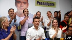 Daniel Noboa, presidential candidate for Alianza Accion Democrática Nacional, center, his wife Lavinia Valbonesi and his team celebrate during a press conference in Guayaquil, Ecuador Sunday, Aug.20, 2023. Early results in the snap presidential election pointed to candidate Luisa Gonzalez who is backed by the country’s fugitive ex-president, in a likely runoff with Noboa, the son of a banana tycoon.