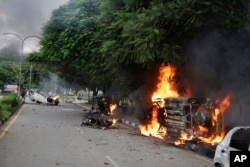 بخشی از خسارات ناشی از درگیری حامیان مرشد هندی و پلیس