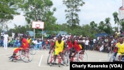 Les joueurs sur le terrain, à Goma, RDC, le 3 décembre 2016. (VOA/Charly Kasereka)