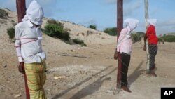 Tiga pria anggota kelompok Al-Shabab menunggu hukuman mati dengan ditembak (foto: dok). 