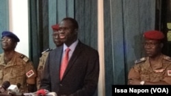 Burkina Faso's transition president Michel Kafando during his visit at Naaba Koom 2, from which the president regiment was forced by the army, Sept. 30, 2015 (Photo/Issa Napon)