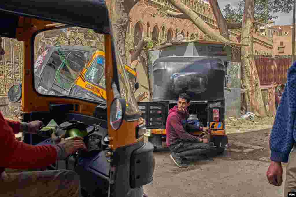 Karem Elsawy says, &quot;I used to trade in cereals for animals, plus fixing motorbikes, but, since many people started to invest in Toktoks, I have decided to focus all my work on just fixing toktoks.&quot; (H. Elrasam/VOA)