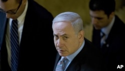 Israel's Prime Minister Benjamin Netanyahu (C) arrives at the weekly cabinet meeting in Jerusalem, February 20, 2011