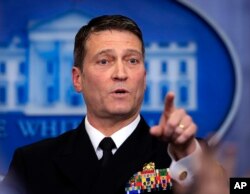 Dokter Kepresidenan AS, Dr Ronny Jackson di Gedung Putih, di Washington, 16 Januari 2018.(Foto: dok).