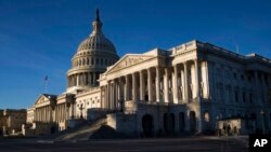 Gedung Capitol di Washington DC, terlihat pada hari pertama penutupan pemerintah setelah mayoritas anggota Senat AS menolak rancangan pendanaan, Sabtu, 20 Januari 2018.
