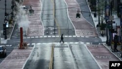 지난 19일 미국 뉴욕의 거리가 신종 코로나바이러스 감염증(COVID-19) 확산 여파로 한산한 모습이다.